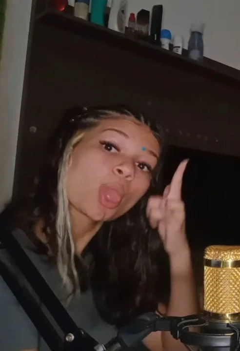 Vic asmr esperando porra na lingua image 22