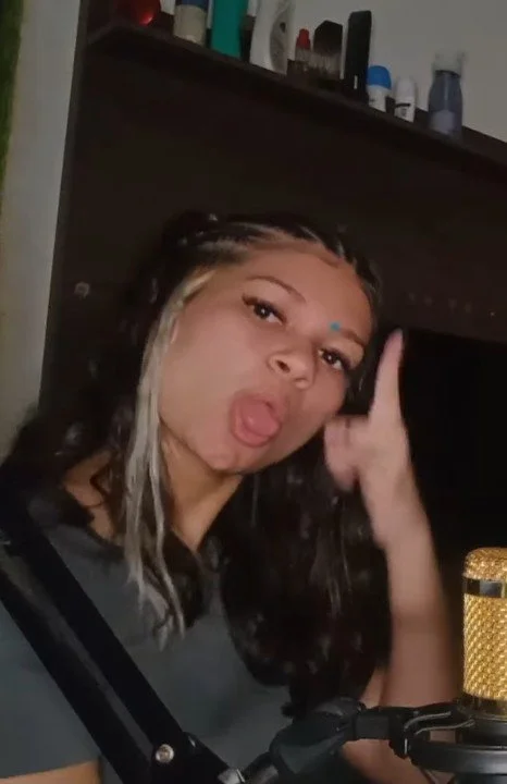 Vic asmr esperando porra na lingua image 23