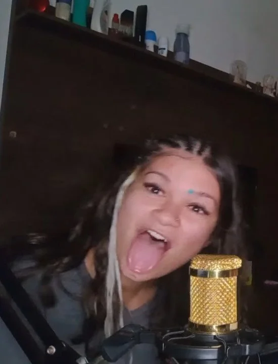 Vic asmr esperando porra na lingua image 26