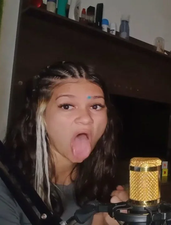 Vic asmr esperando porra na lingua image 27
