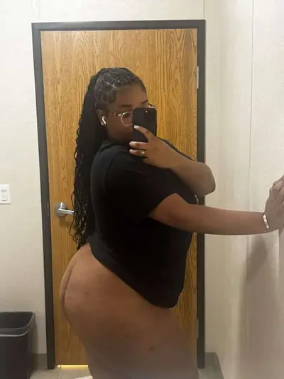 Thick & trending 📈🍑 cover image