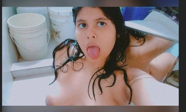 Seguidor expone a novia morena chichona image 3