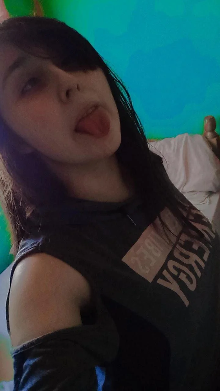 Perfect slut exposed and shaking ass (nudes includes) image 10