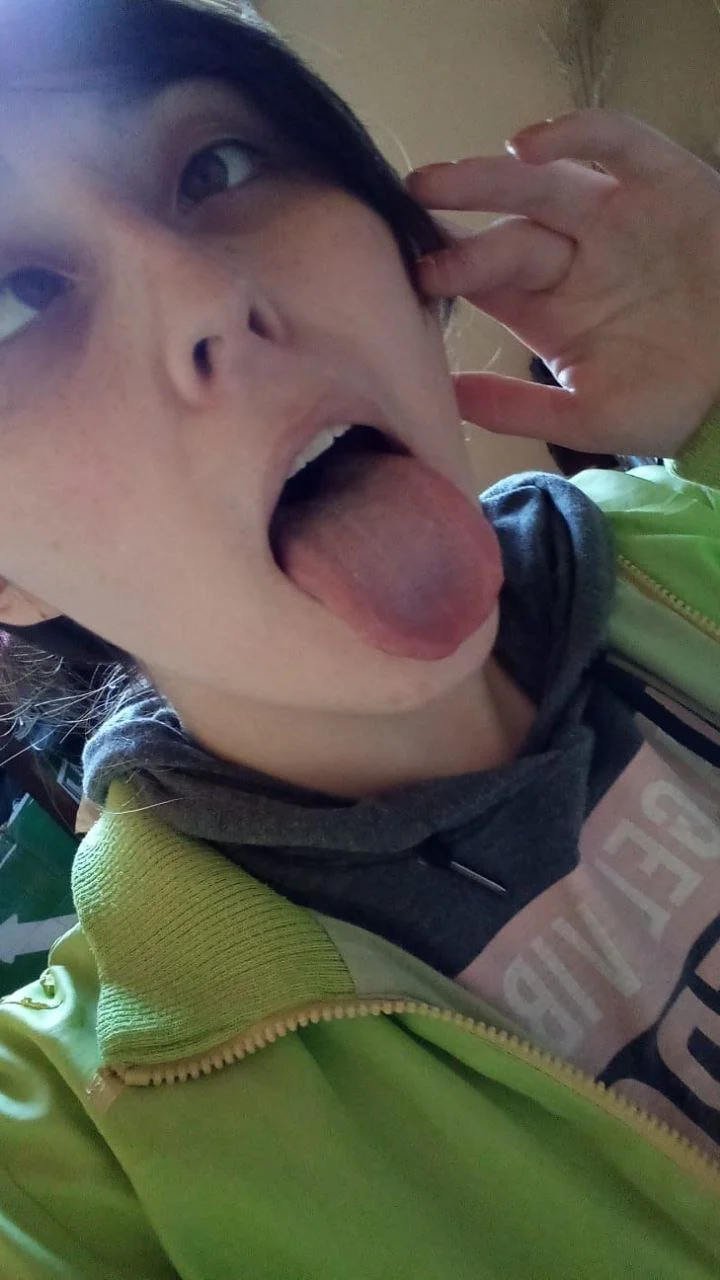Perfect slut exposed and shaking ass (nudes includes) image 2
