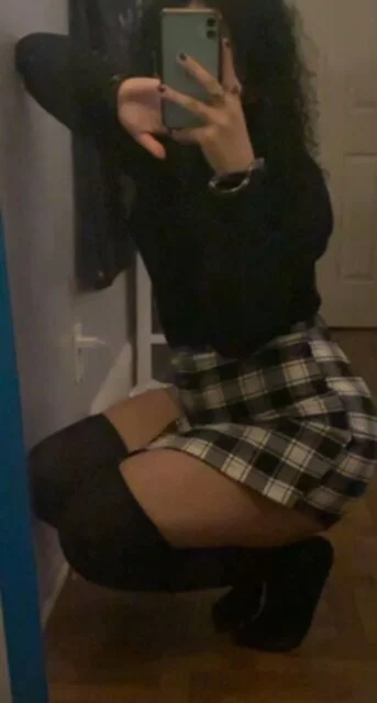 Chubby goth GF lost main image