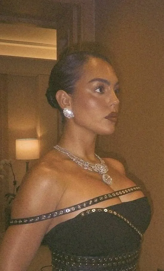 Georgina Rodriguez Fat Tits and Hot Face image 5