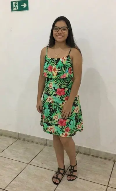 Safadinha se exibindo peladinha, mostrando sua buceta e seu cuzinho cover image