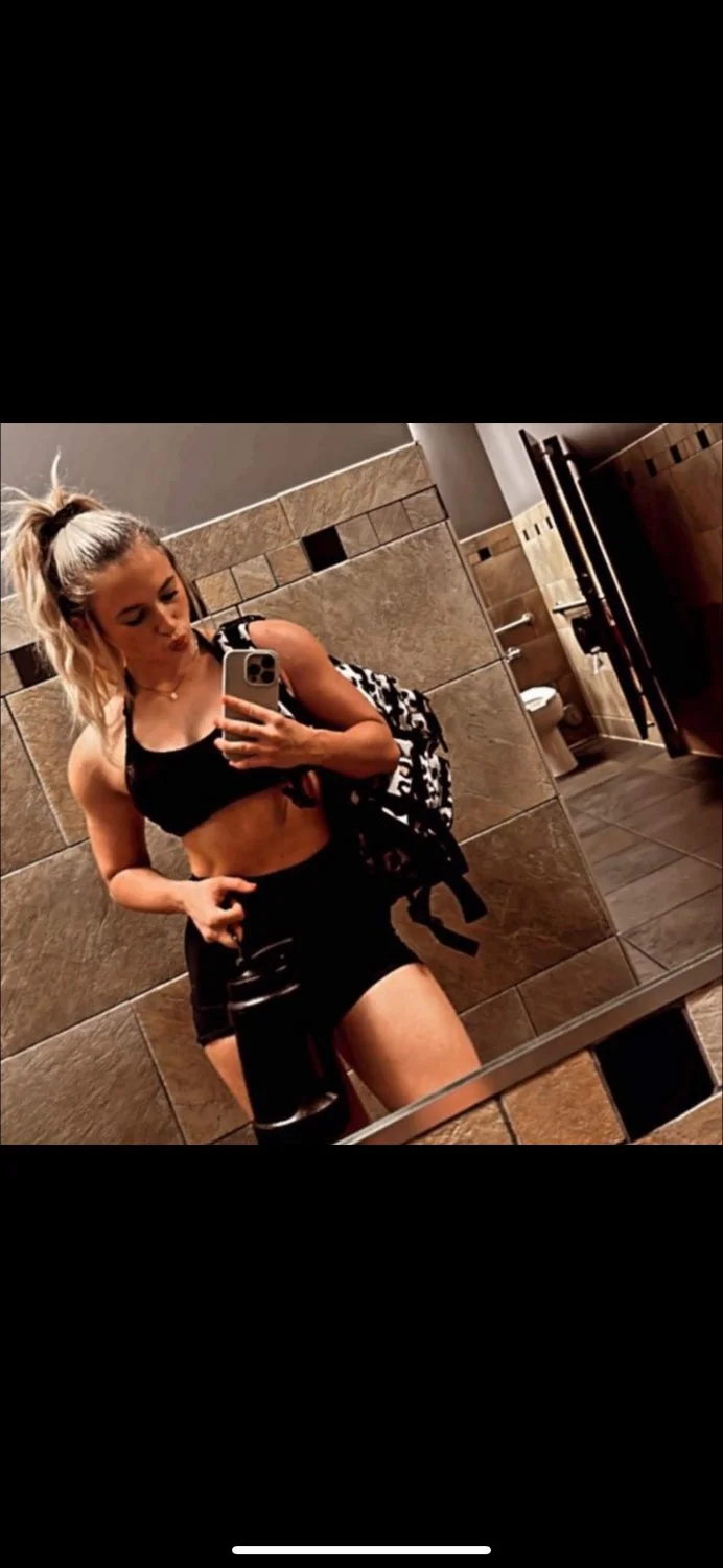 Tight fit blonde for gooning image 4