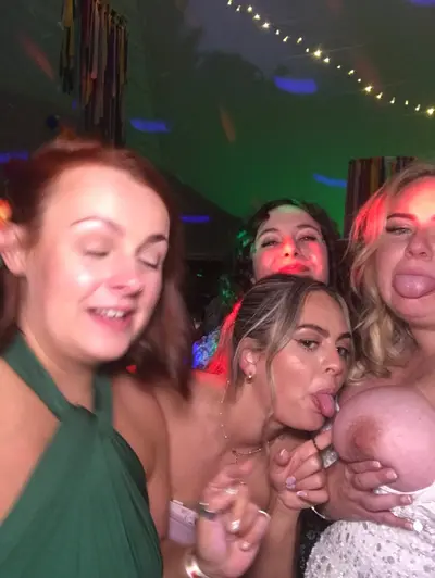 [Photobooth] I want to suck their tits 😍 cover image