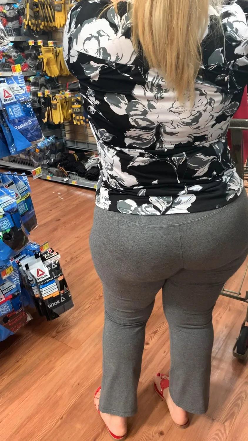 Thick Culona Latina Milf image 4