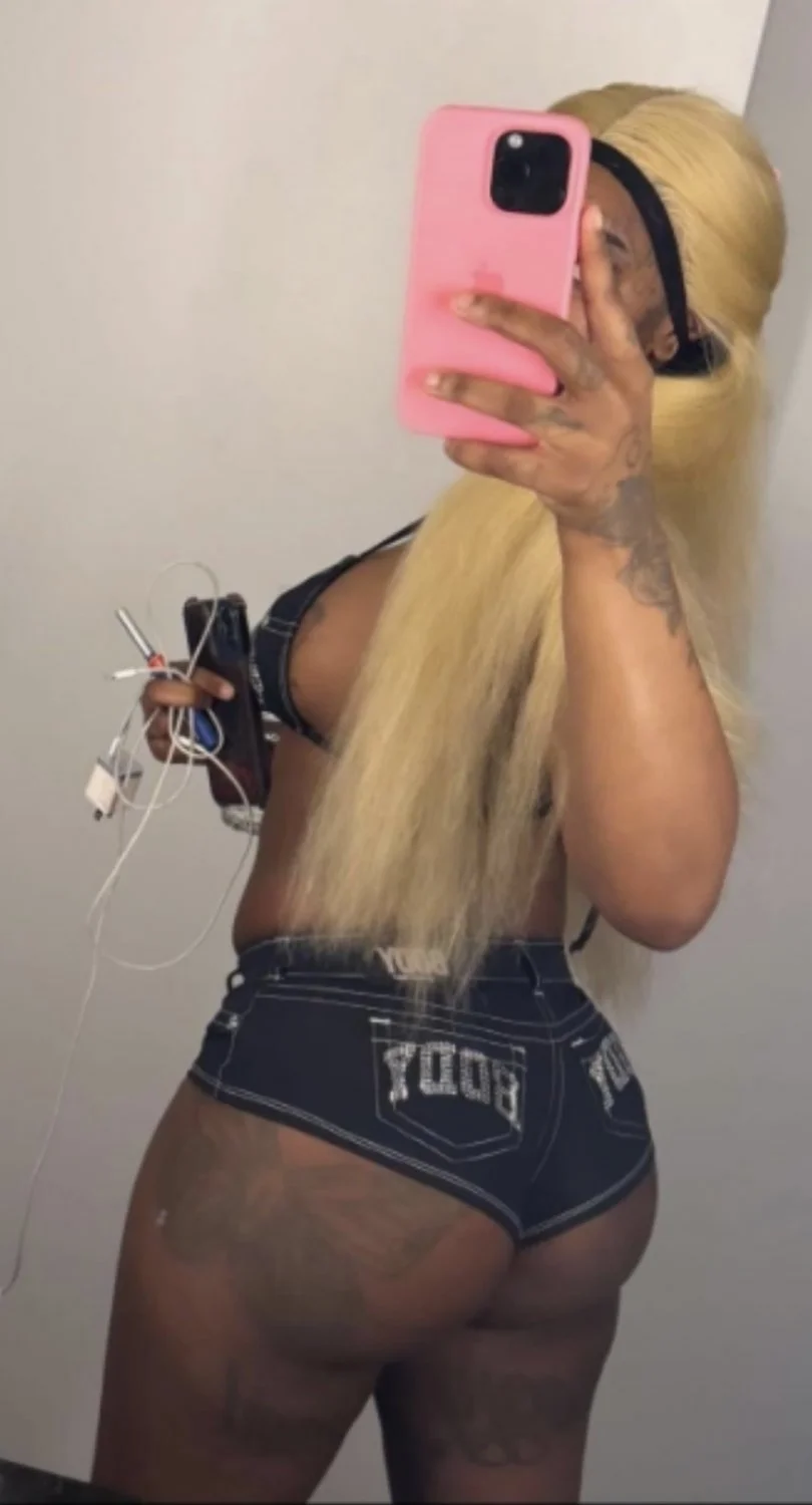 Janae’s pretty pussy image 2