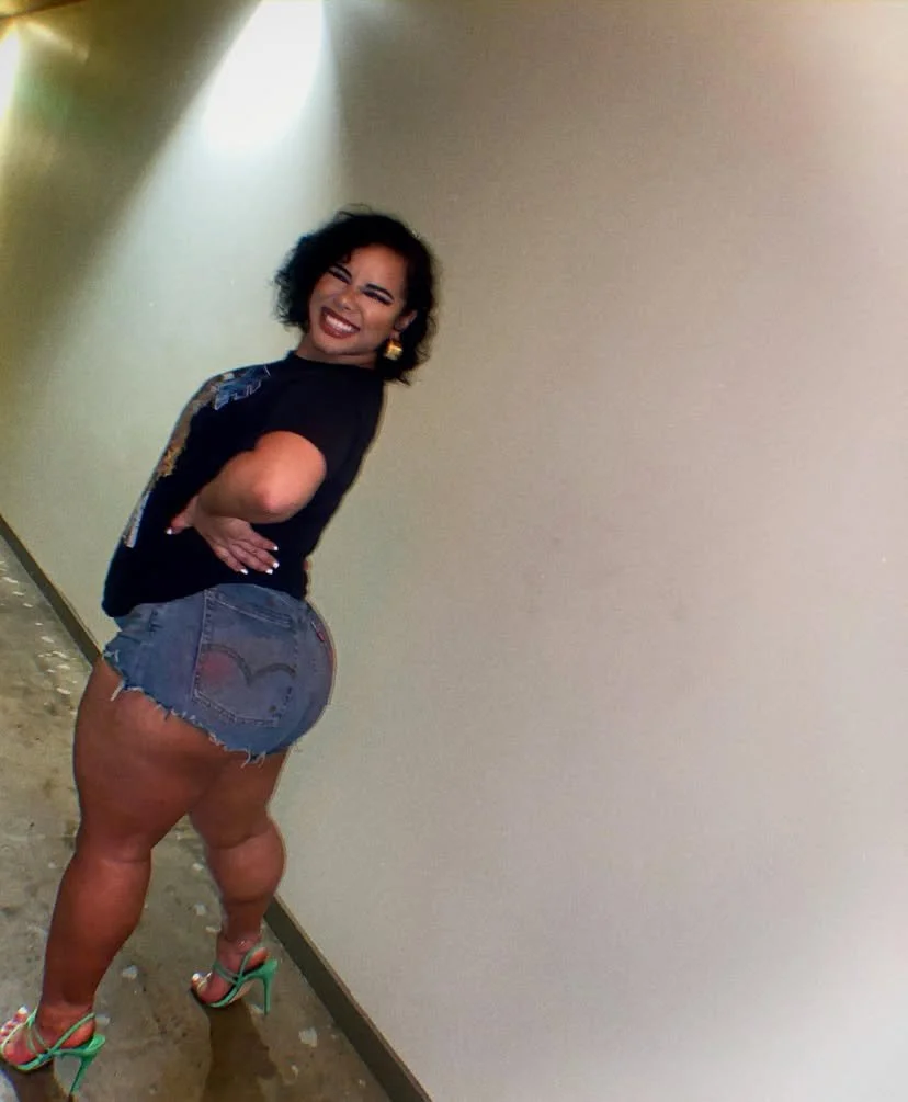 Thick Ass Model (non nude) image 12