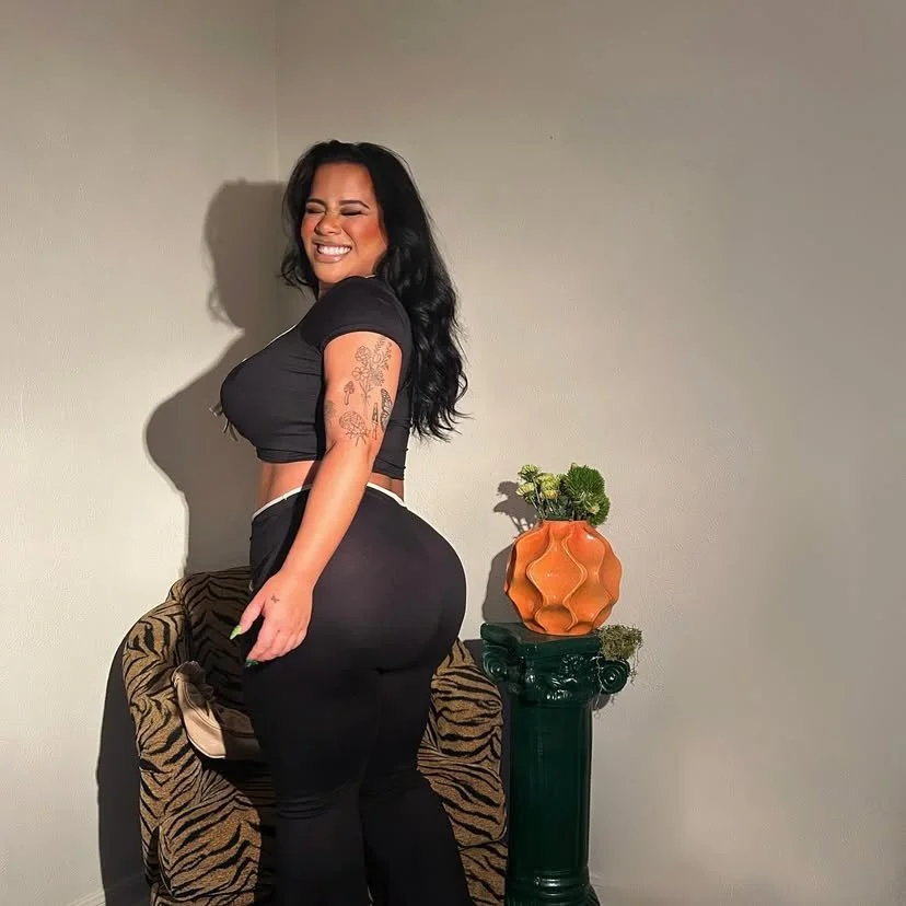 Thick Ass Model (non nude) image 13