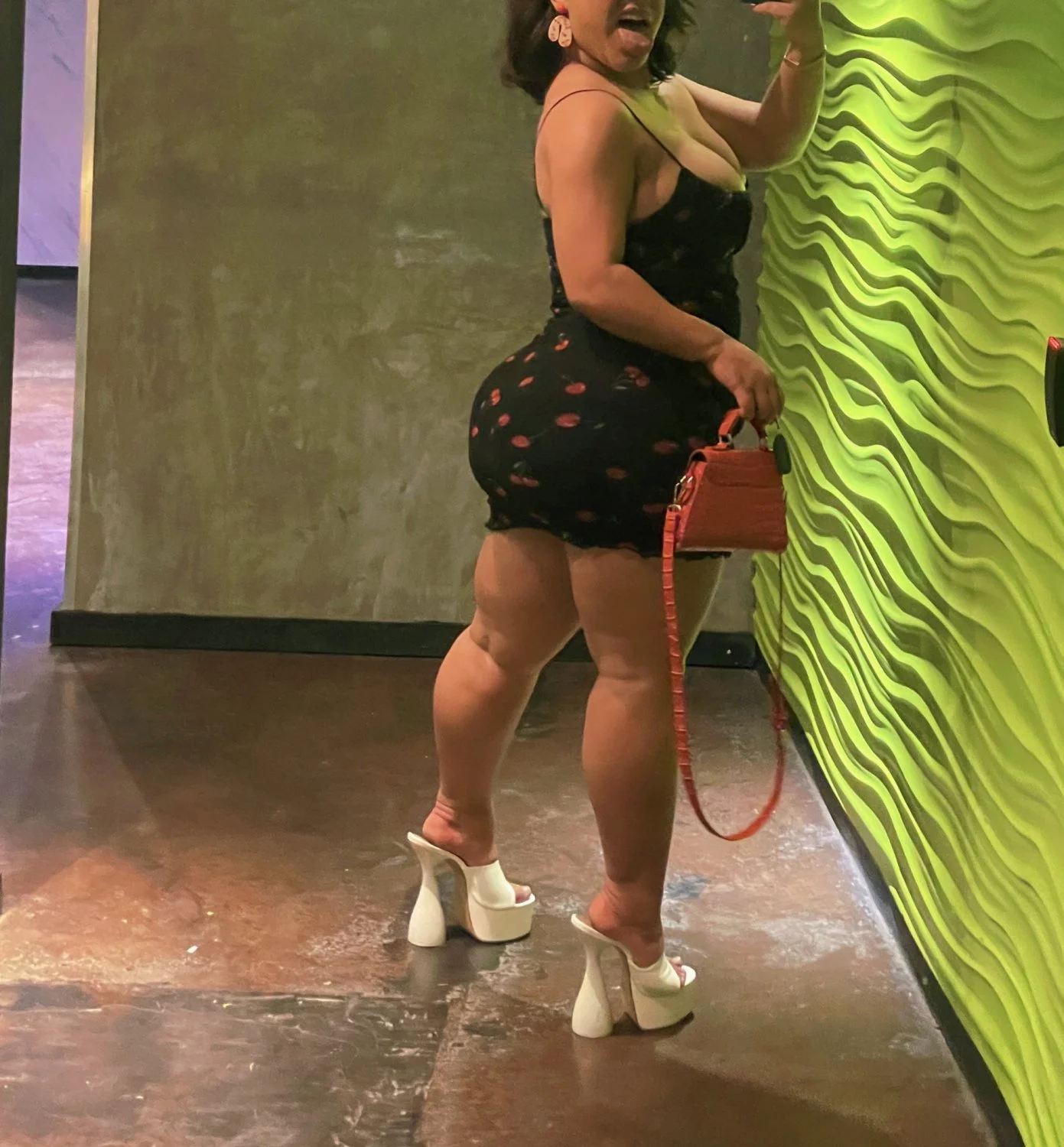 Thick Ass Model (non nude) image 14