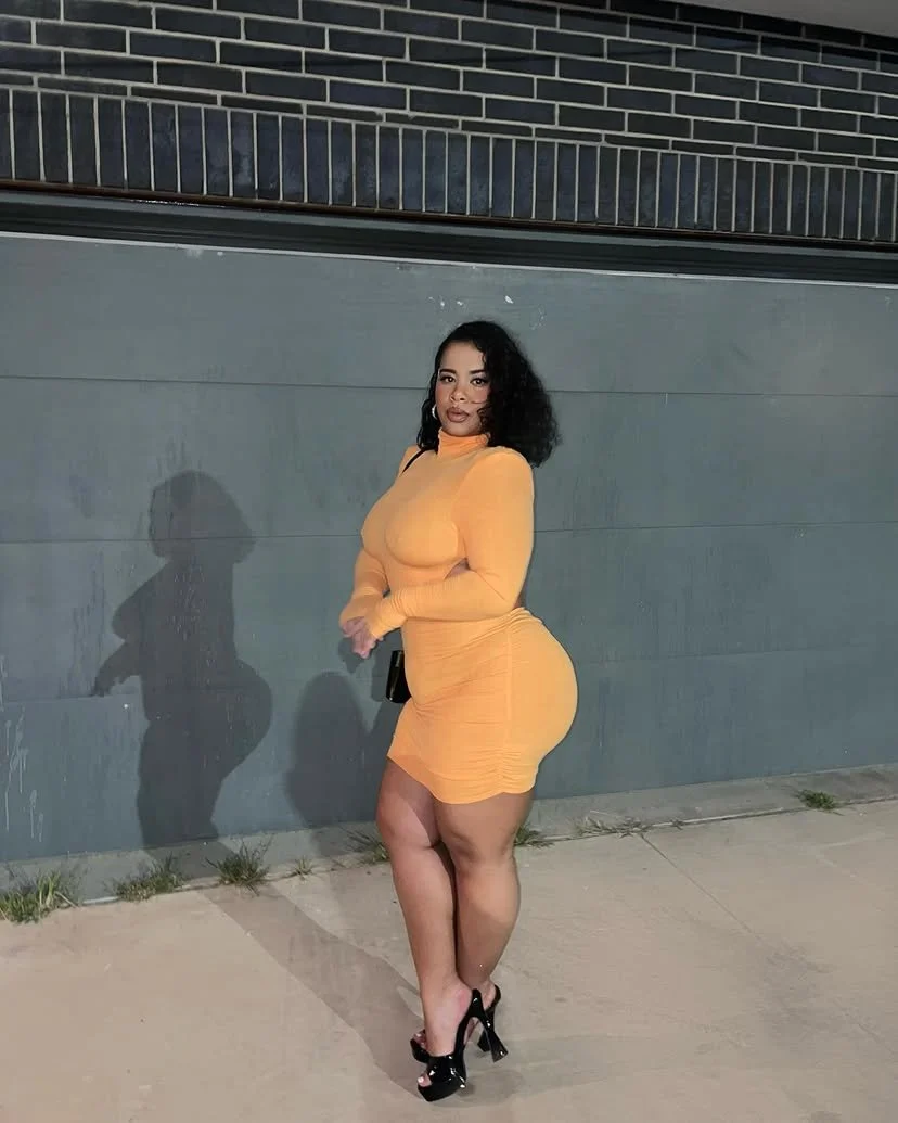 Thick Ass Model (non nude) image 5