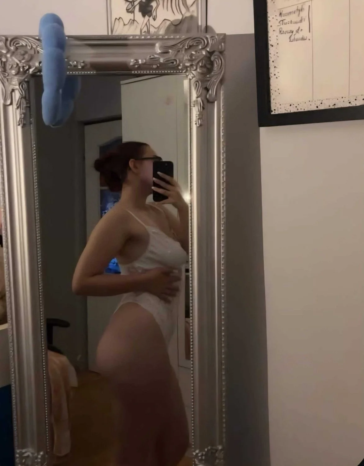 Brunette Webslut image 9