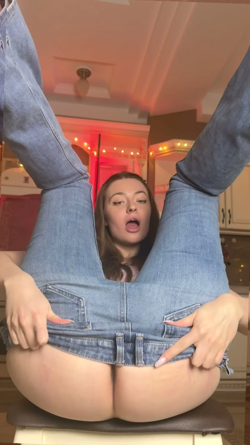 🔞 Sexy busty curvy titfuck naked wet pussy 🍑💦 OF now image 5