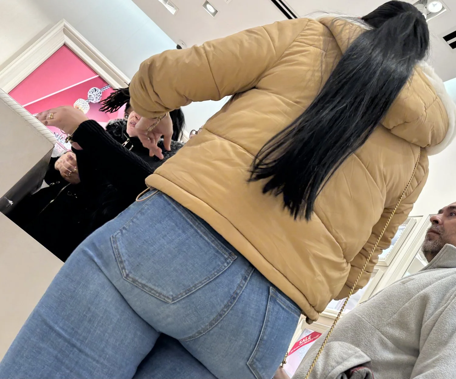 MILF booty in jeans image 4
