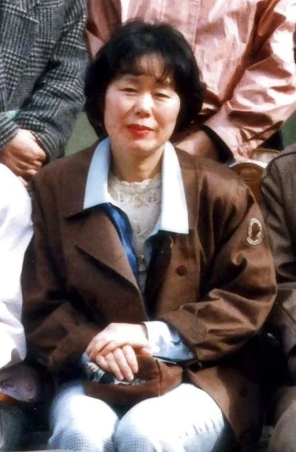 Japanese middle-aged mom image 12