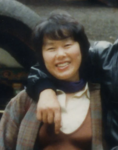 Japanese middle-aged mom image 15
