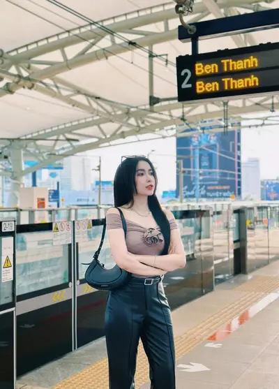 Con đĩ Tuyết Mai Dstore.https://www.facebook.com/share/18gDRC5YKb/?mibextid=wwXIfr cover image