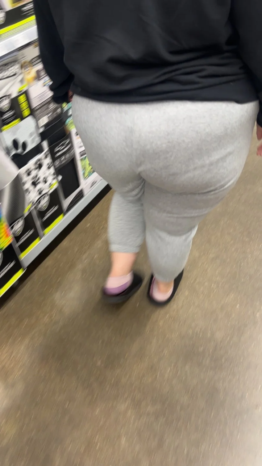 300 Pound White Girl With Fat Booty image 2