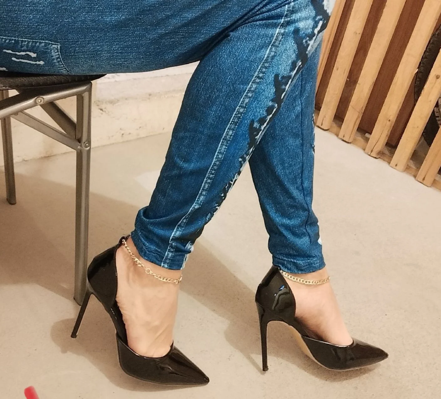 Sexy skinny Feet in black High Heels 🦶🏻👠 😍 image 6
