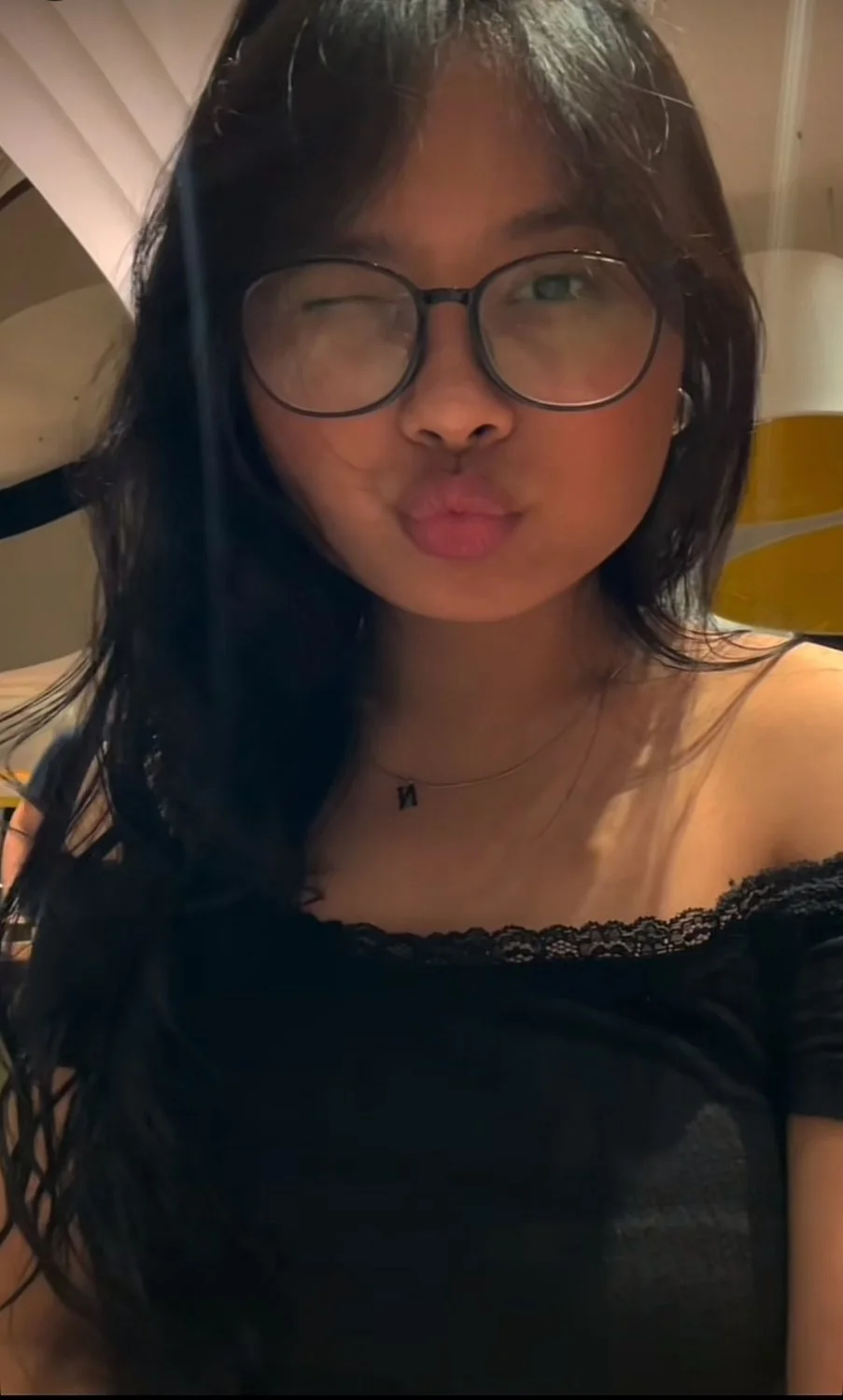 sexy sg girl main image