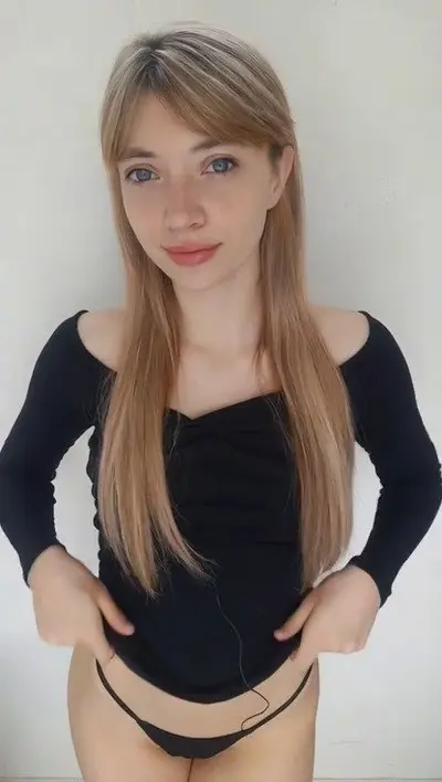 Trolita Argentina rubia tierna hermosa flaca sexy con mini tetas nudes cover image