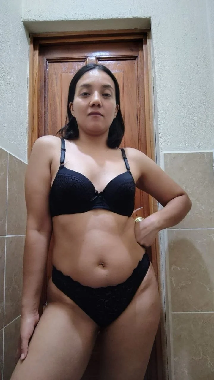Cindy la puta chapina image 6