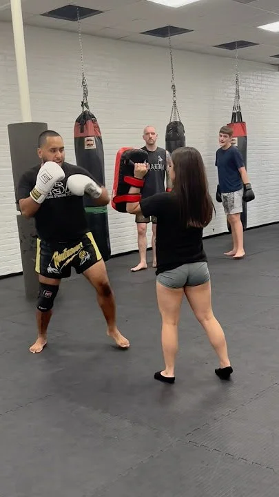 Boxing: How to throw a punch image 3