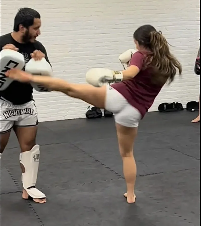 Boxing: How to throw a punch image 7