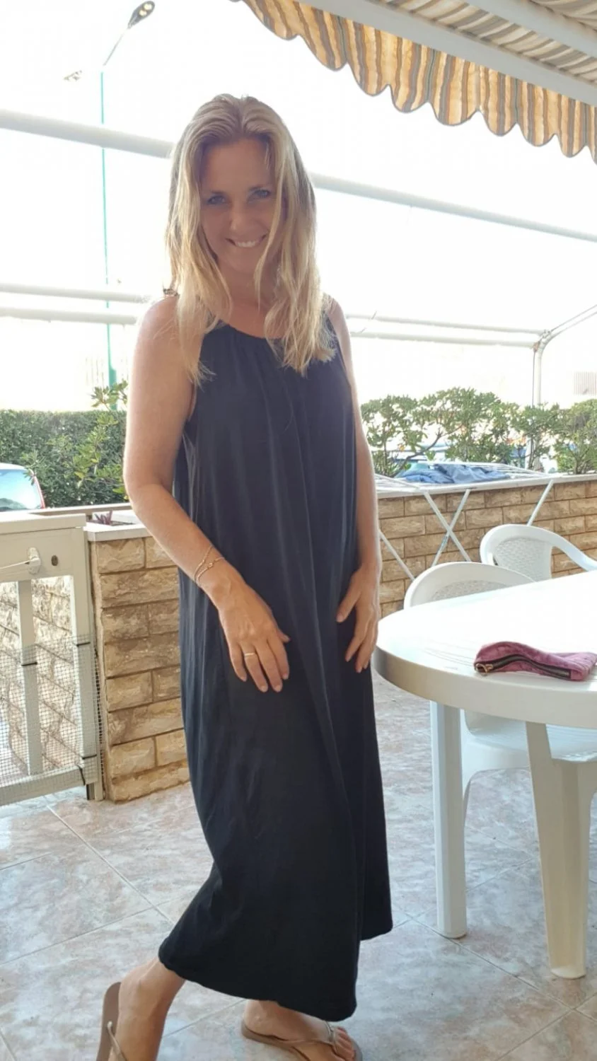 Stunning blonde submitted main image