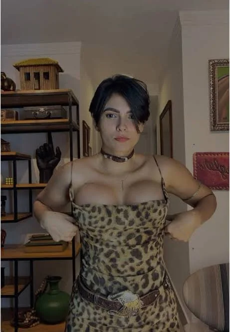 Rebeca nonatto peituda image 1