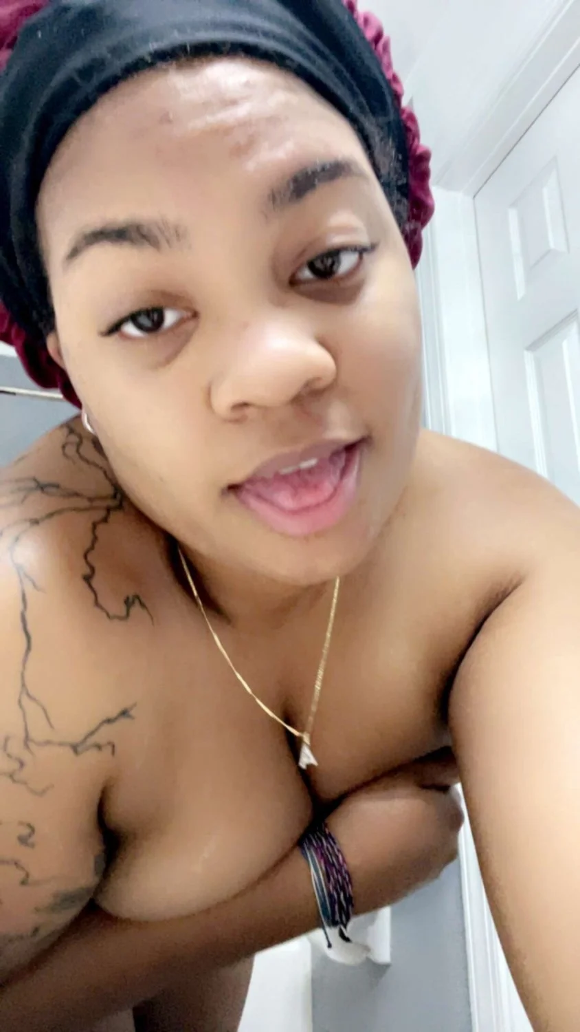 Asia the black slut loves showing her whole body to strangers online image 11