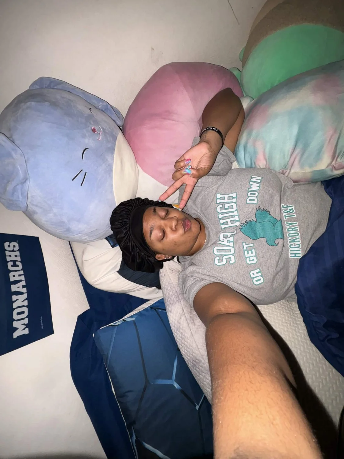 Asia the black slut loves showing her whole body to strangers online image 15