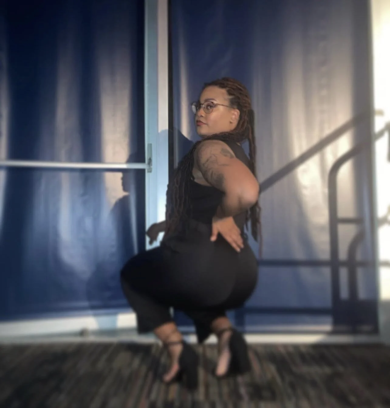 Asia the black slut loves showing her whole body to strangers online image 5