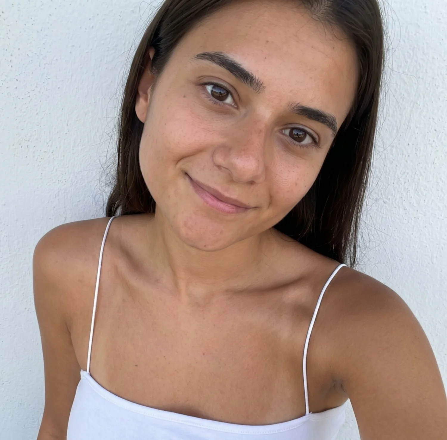 Pretty GF flashes her Ass image 4