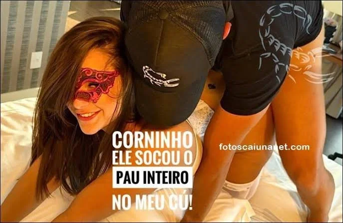 Essa hotwife agora que tirou a máscara, esta muito mais linda image 13