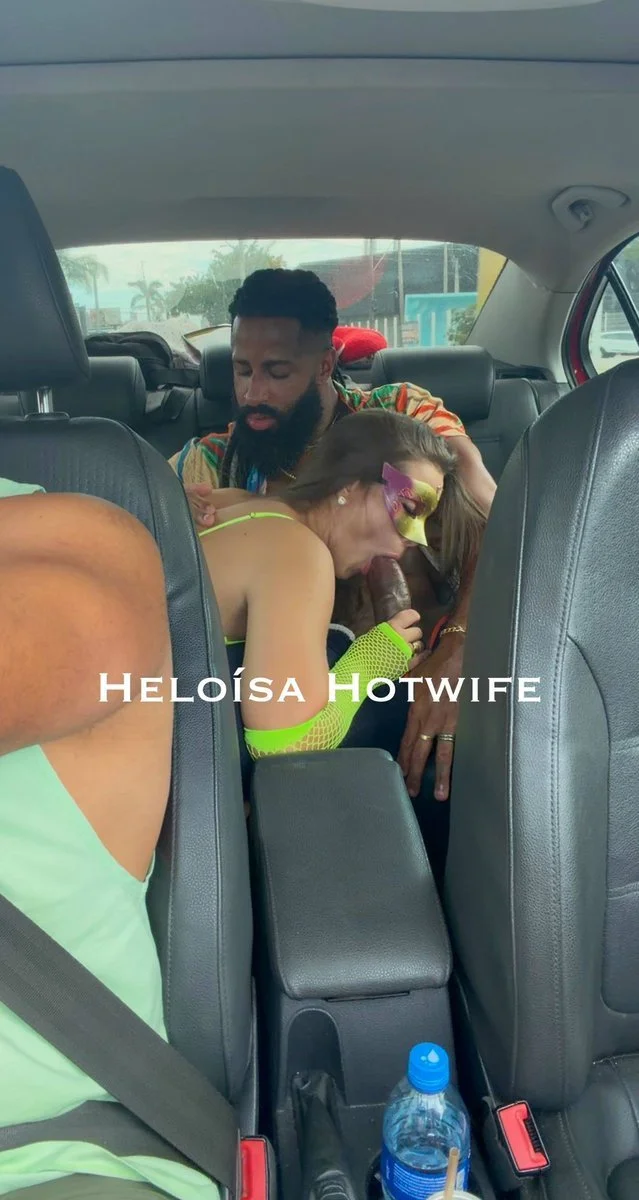 Essa hotwife agora que tirou a máscara, esta muito mais linda image 43