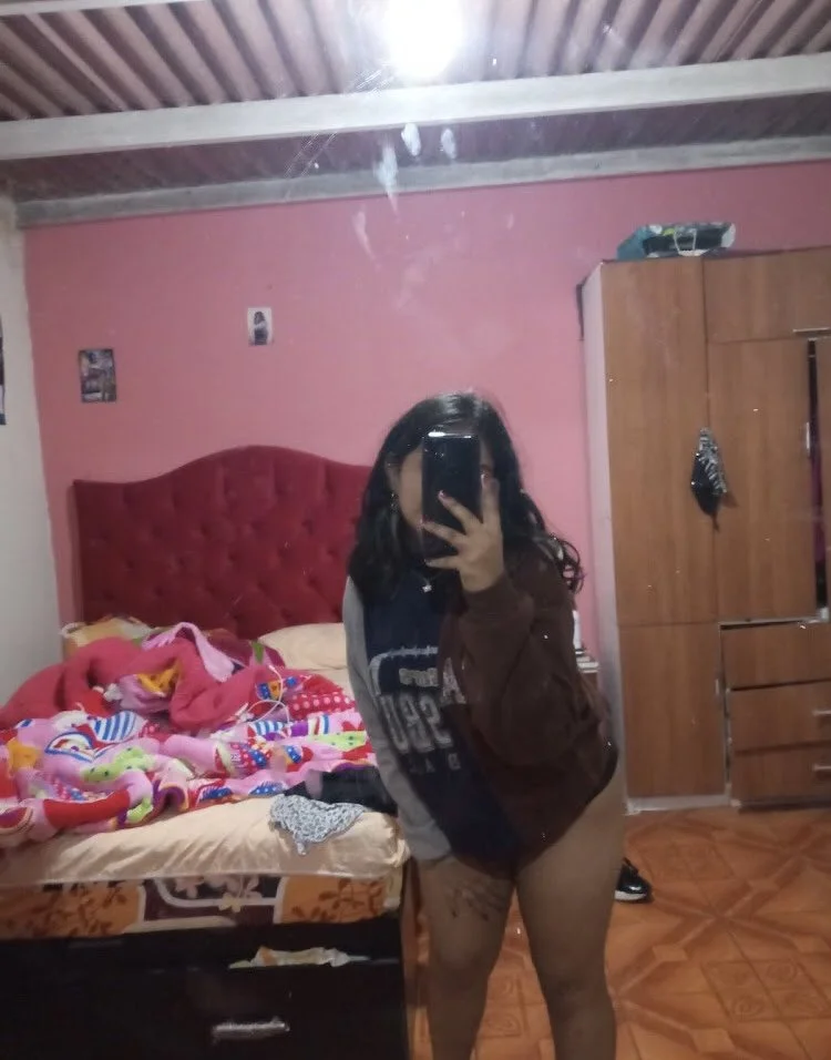 PERUANA CULONA LE GUSTA REGALARSE PARA EL JEFE image 2