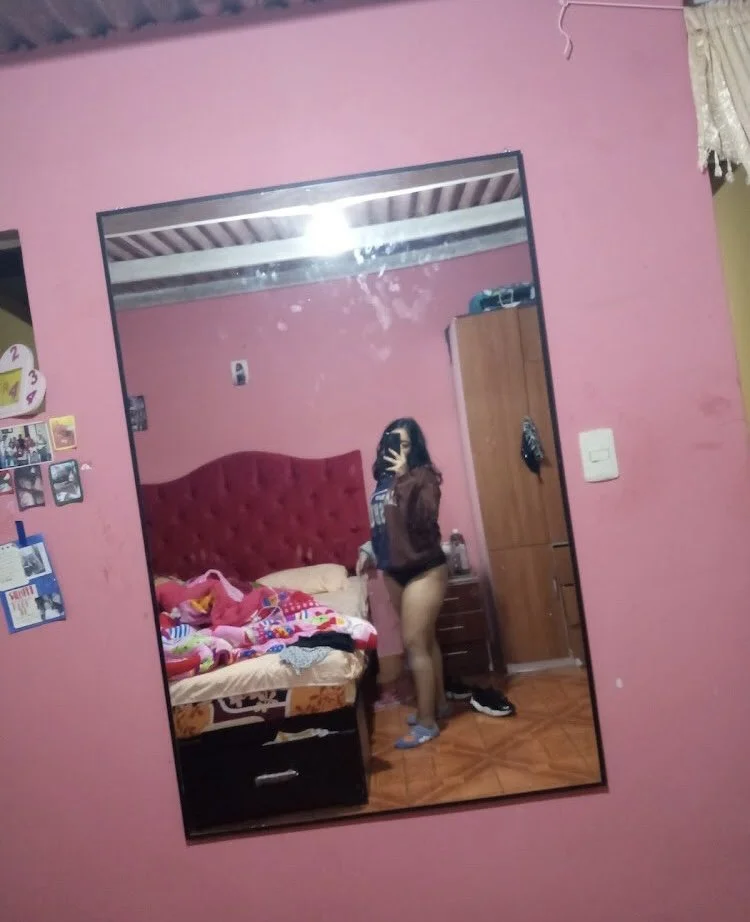 PERUANA CULONA LE GUSTA REGALARSE PARA EL JEFE image 3
