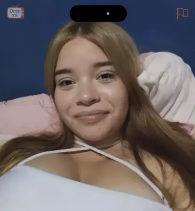 Loirinha gostosa na live (sem áudio) cover image