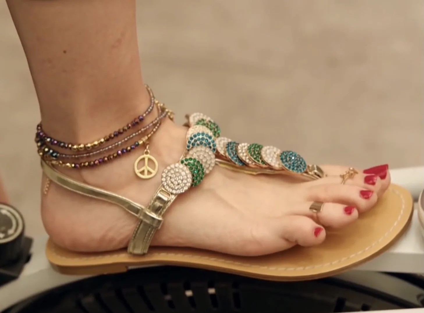 Deniz-Cengiz-Feet-Turkish Actress image 4