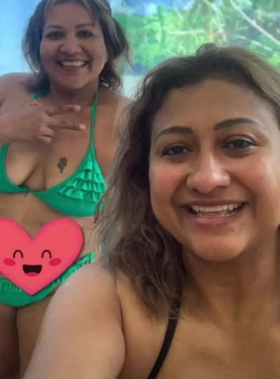 Sexy aunt main image