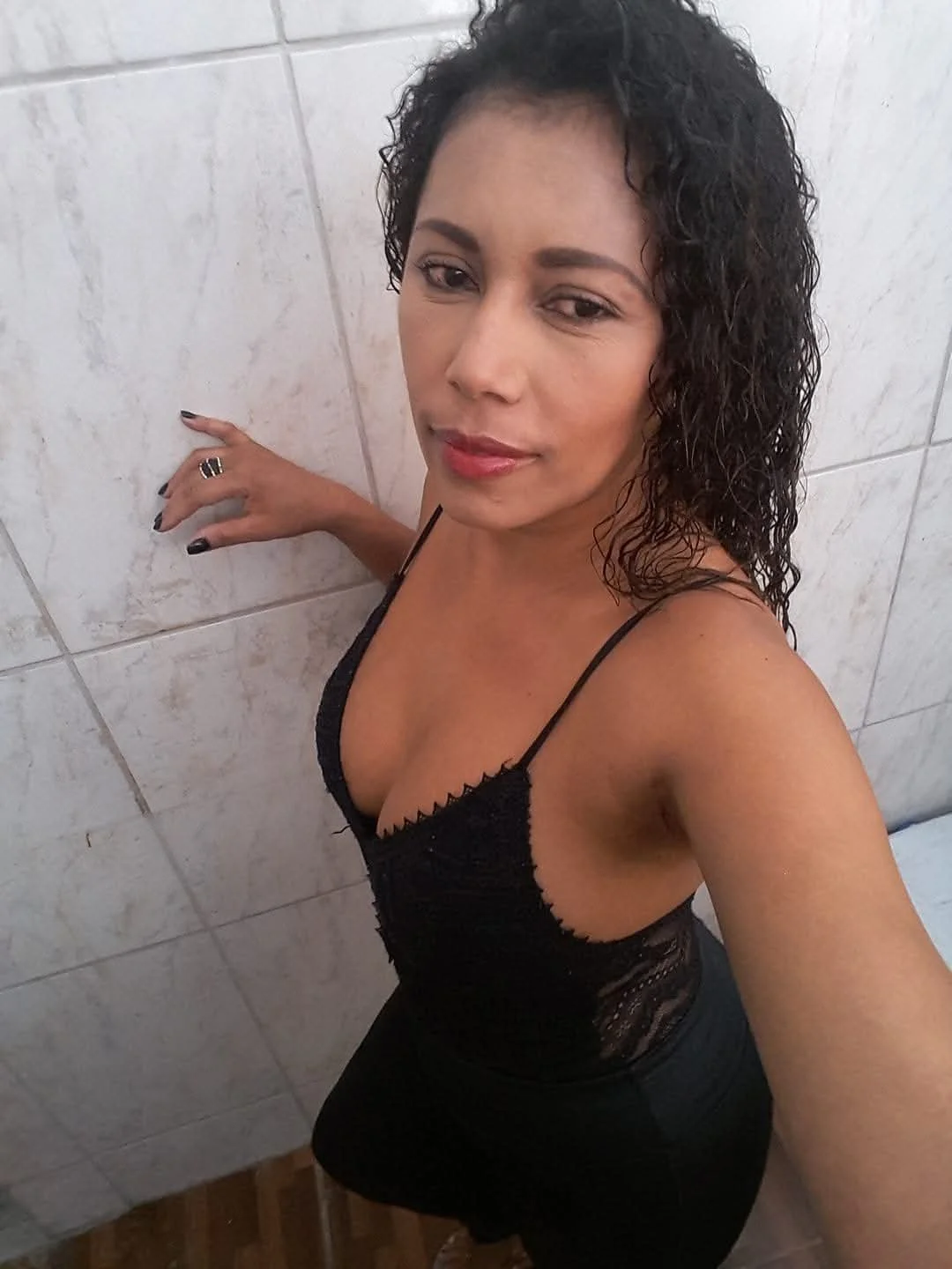 Não satisfeito em vazar a putinha da esposa, decidiu incluir a cunhada e a sogra image 10