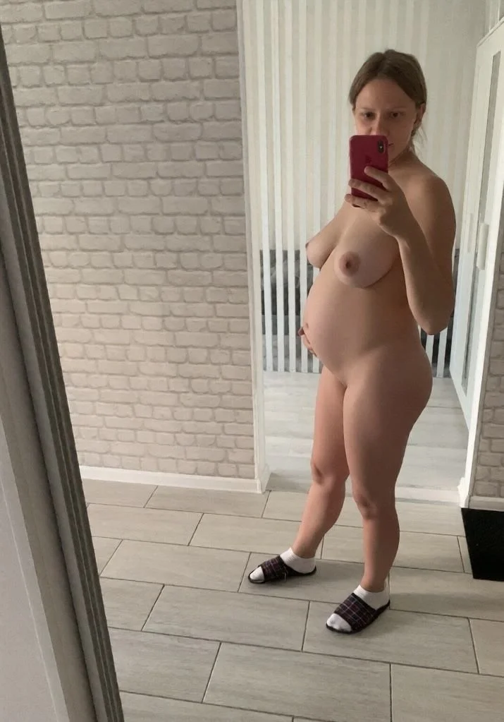 another wife selfie lost forever - now a PREGNANT webslut main image
