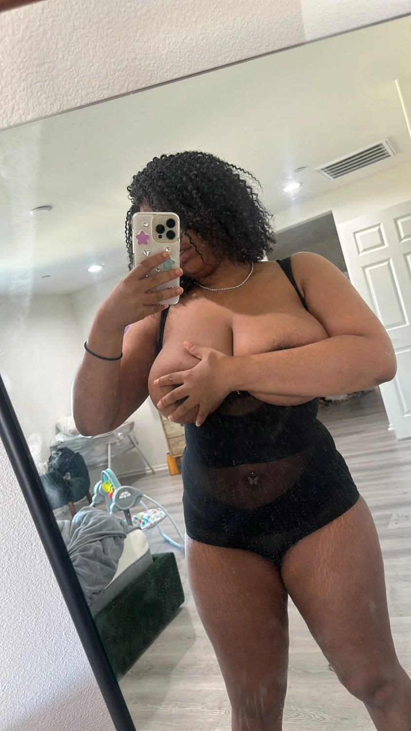 IG slut 💦🔥👀 image 7