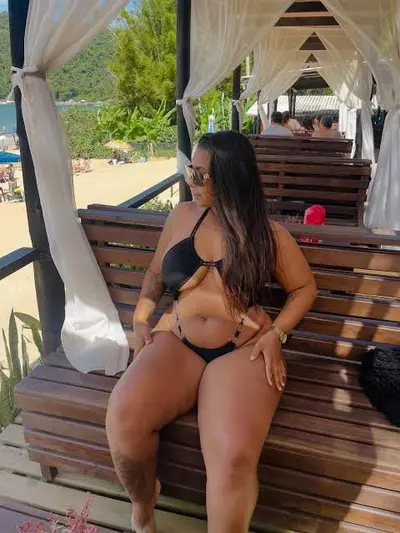 Quem tiver os conteúdo dessa mulher manda pra mim cover image