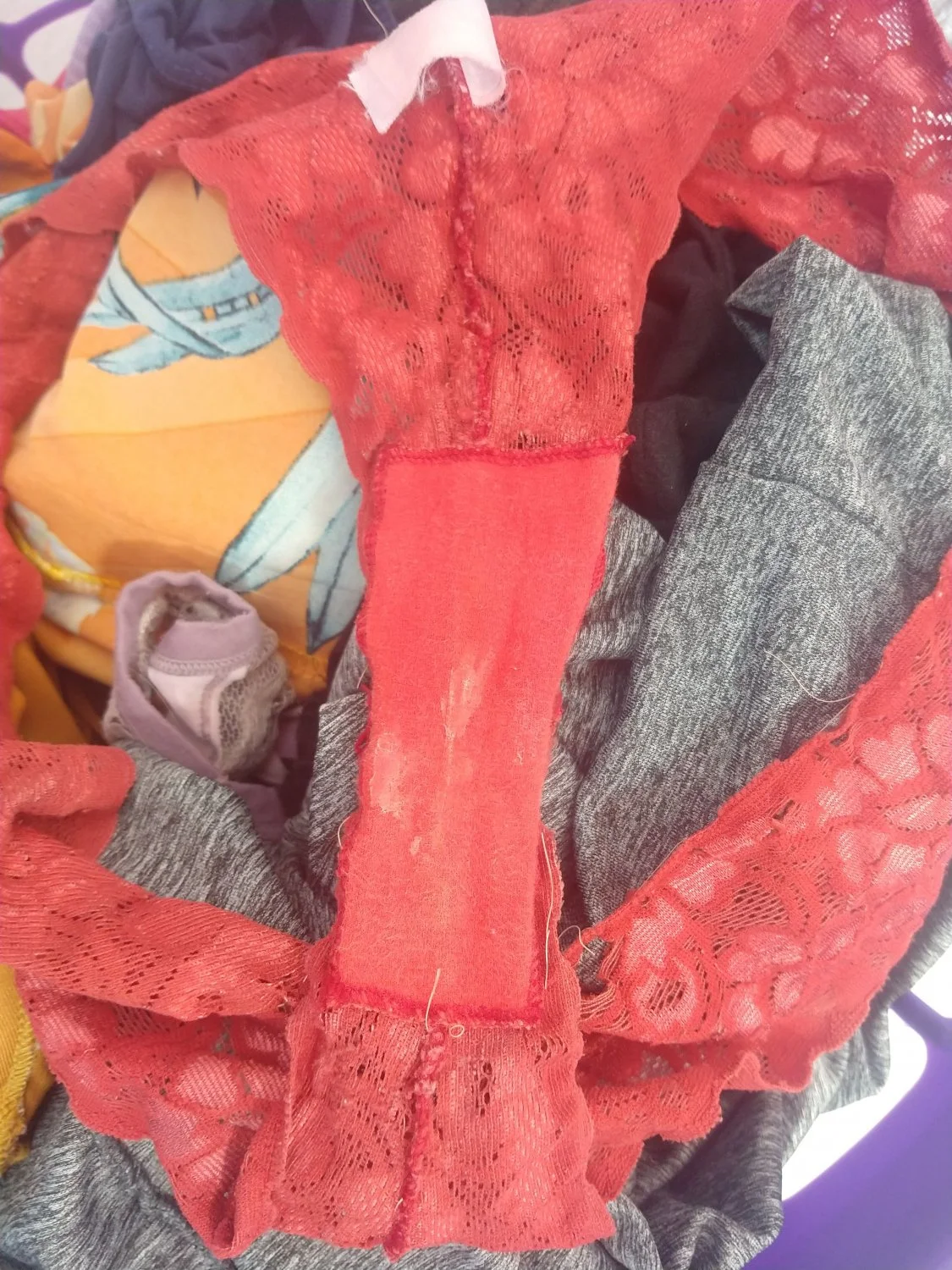 Calcinha da prima. Obs (furinho pro dedo entrar) image 2